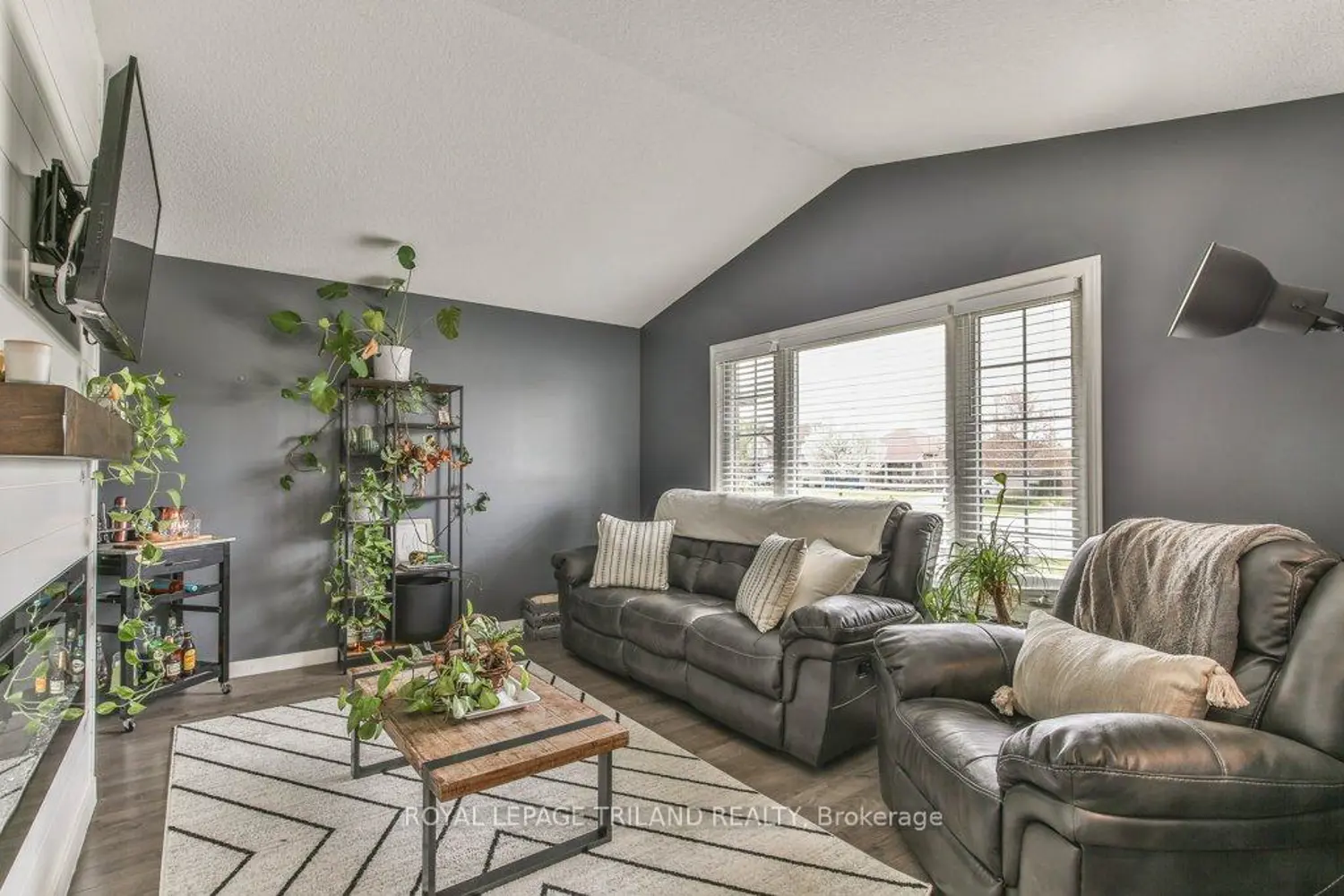 9 Brookside Drive photo 3