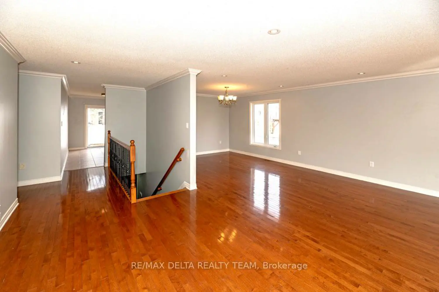 150 Sandra Crescent photo 5
