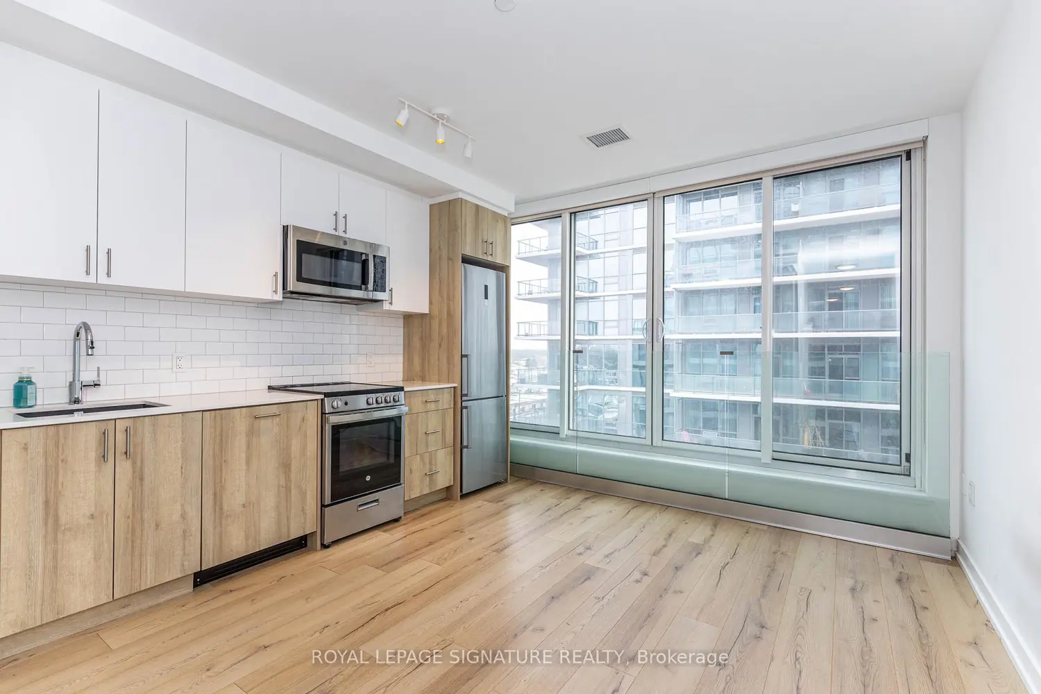 Additional image 7 of 1195 The Queensway 610