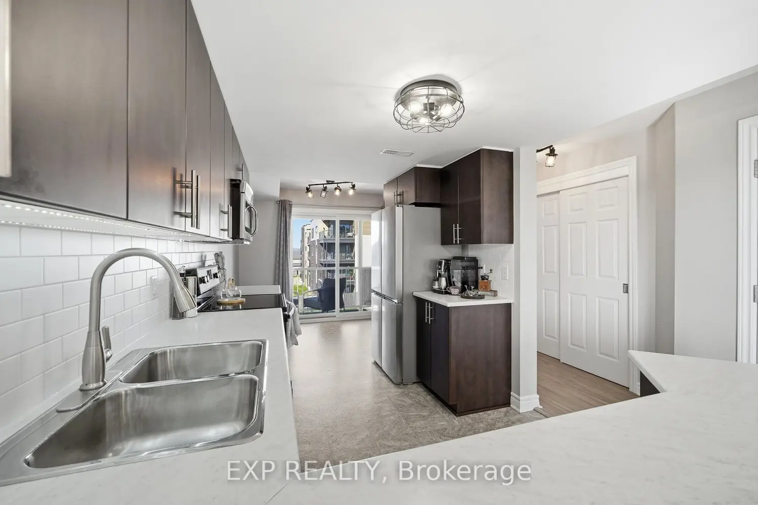 2224 Marble Crescent 2 photo 3