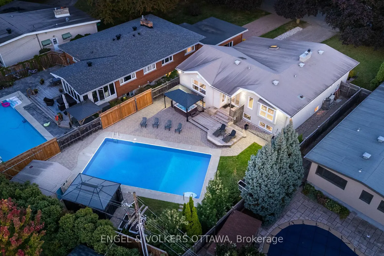 1926 Rideau Garden Drive photo 4