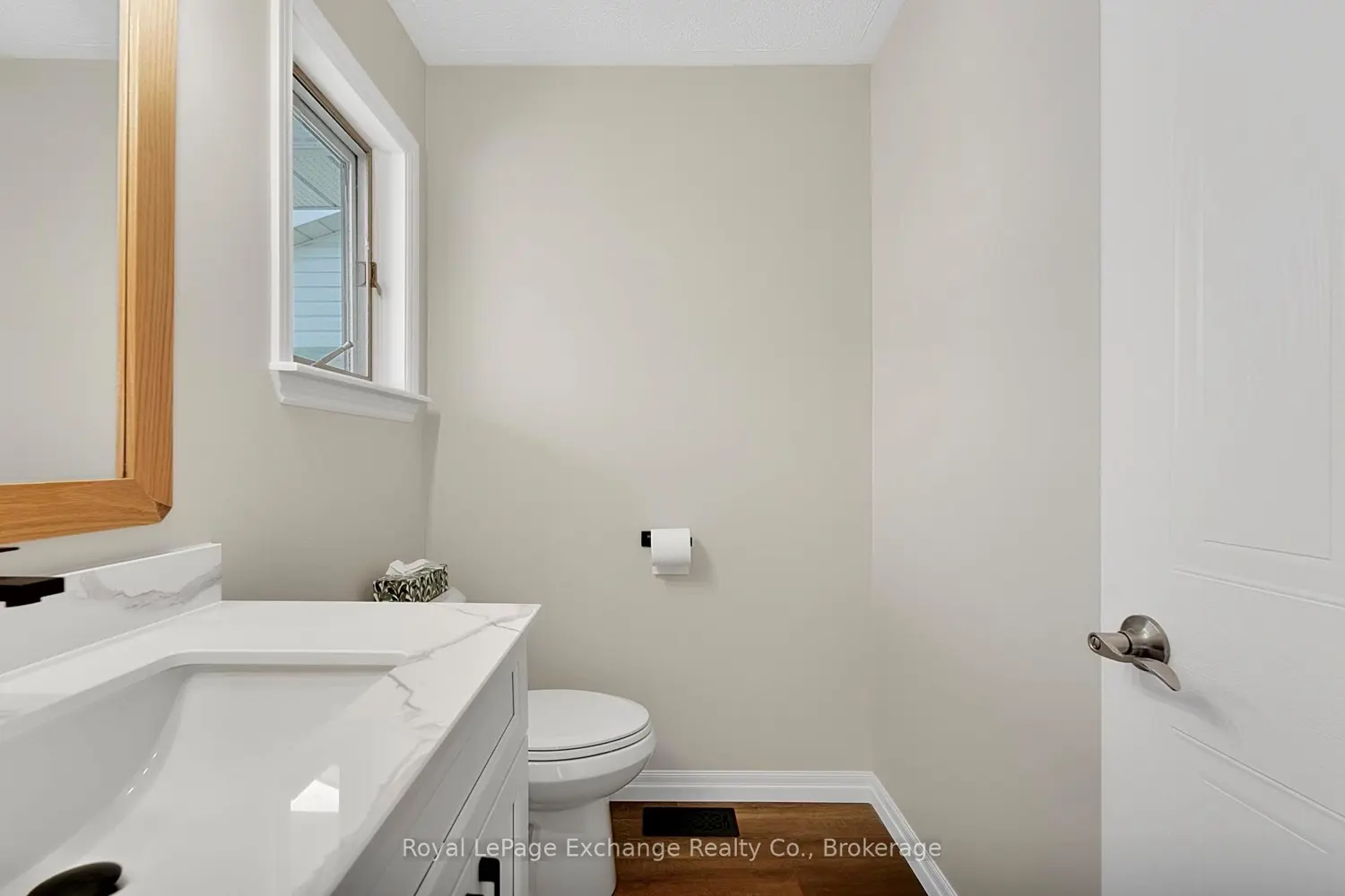 672 Stewart Drive photo 3