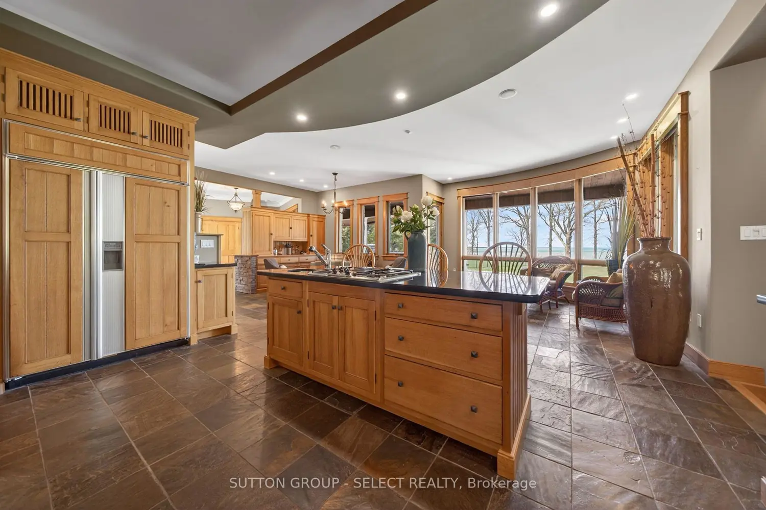 4544 Lakeshore Road photo 2
