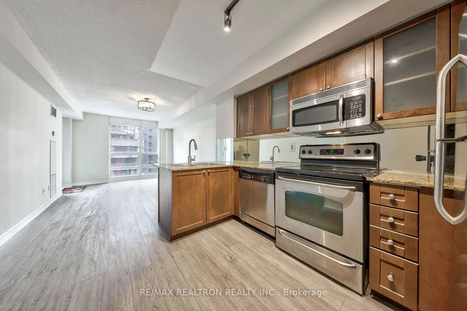Additional image 8 of 761 Bay Street 610
