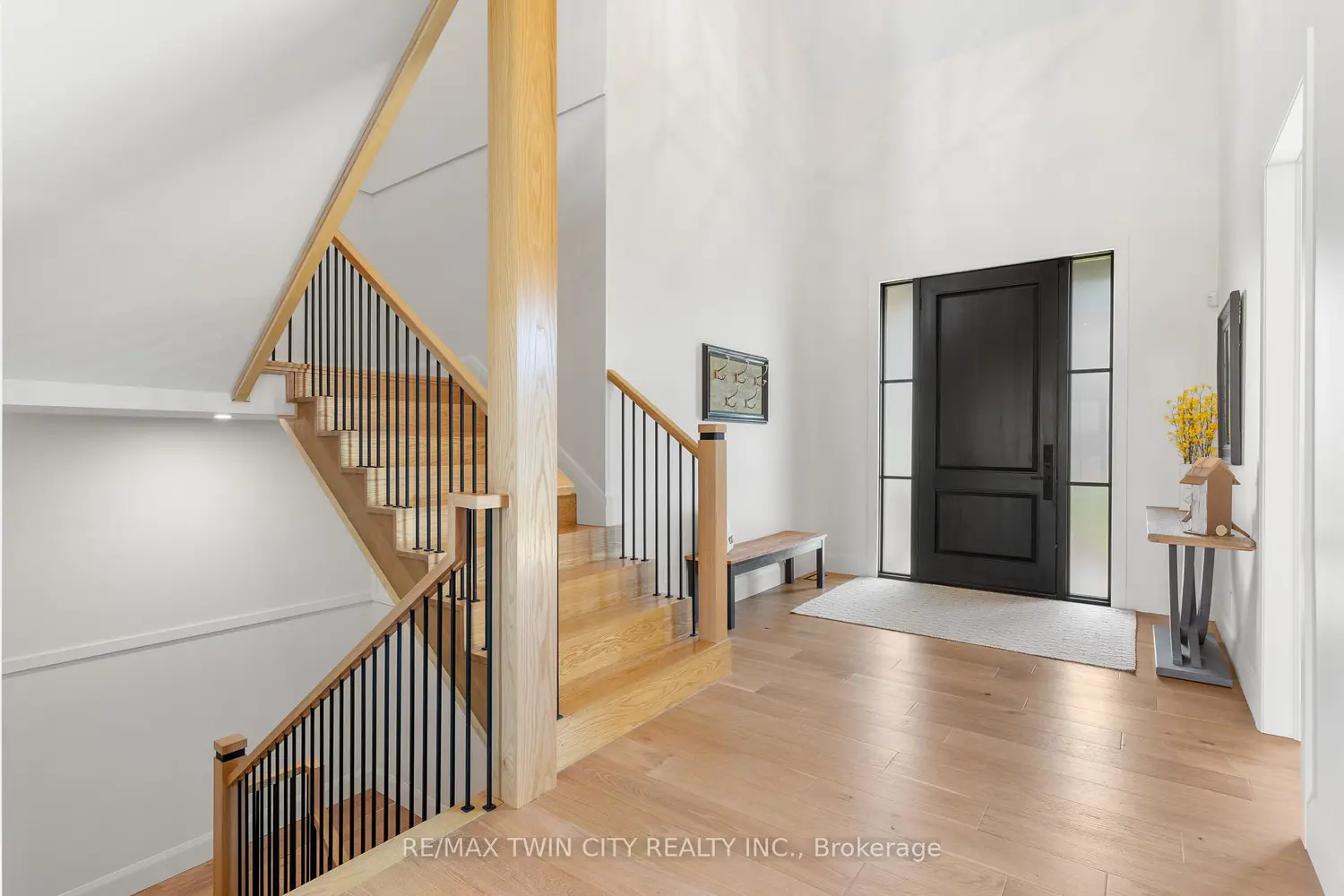 742 Country Squire Road photo 3