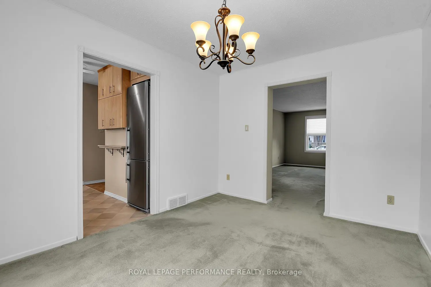 2166 Bickerton Avenue photo 5