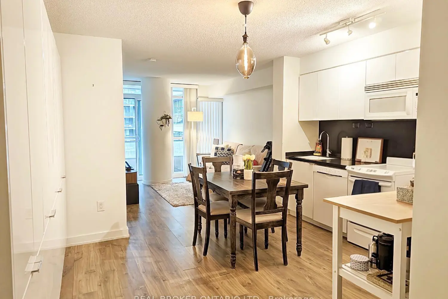 Additional image 7 of 10 Capreol Court 857
