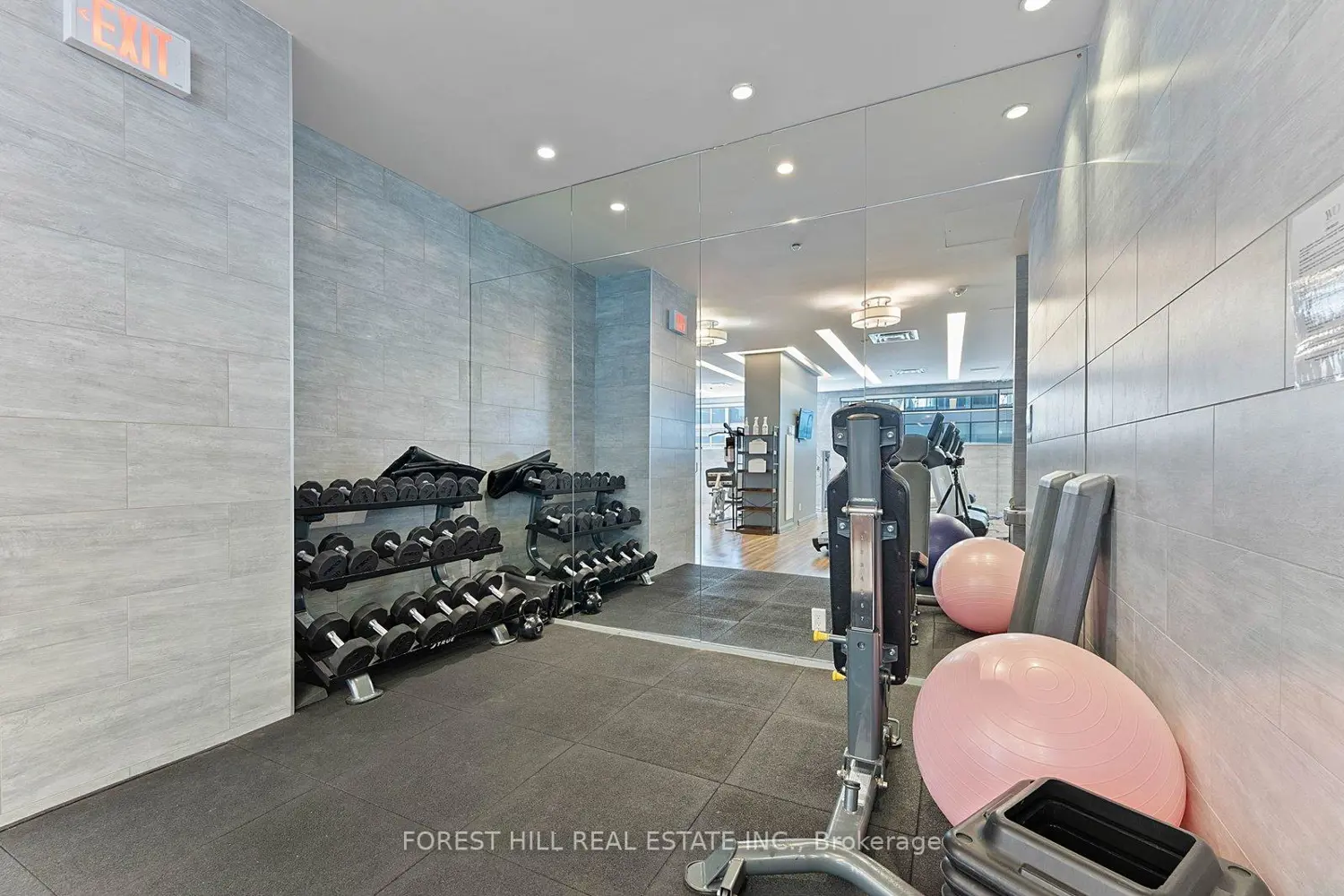 Additional image 18 of 155 Yorkville Avenue 2917