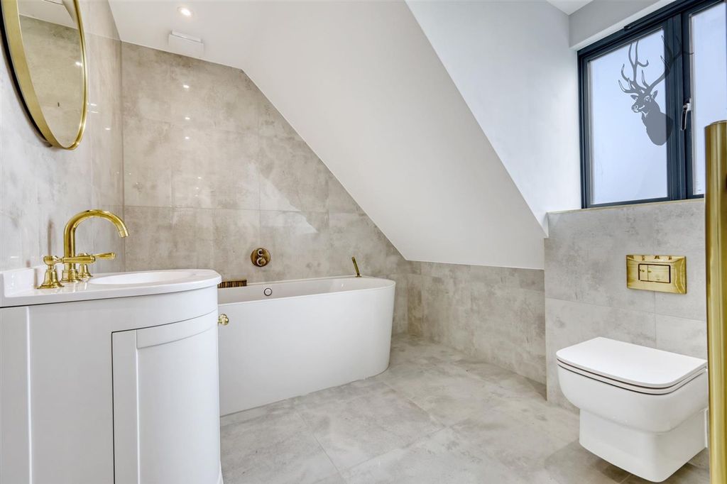 Additional image 15 of 4 bed detached house to rentMott Street, Loughton IG10