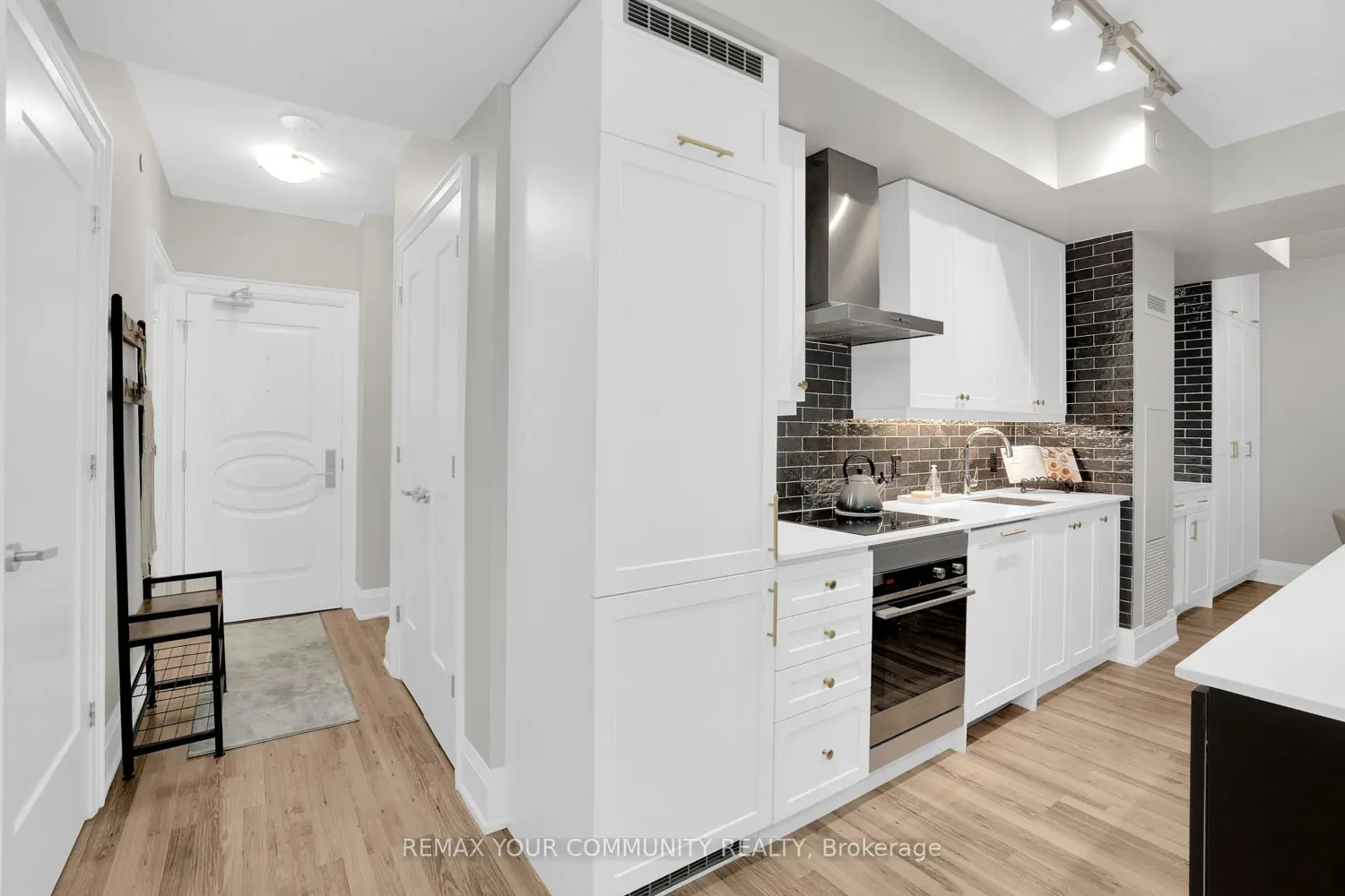 Additional image 2 of 9085 Jane Street 523