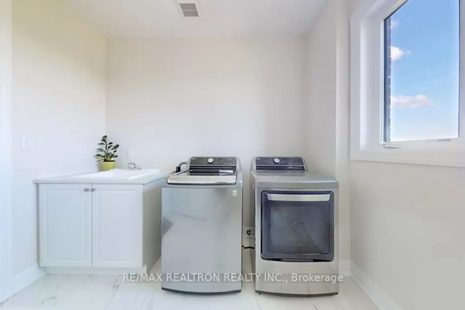 41 John Dallimore Drive photo 3