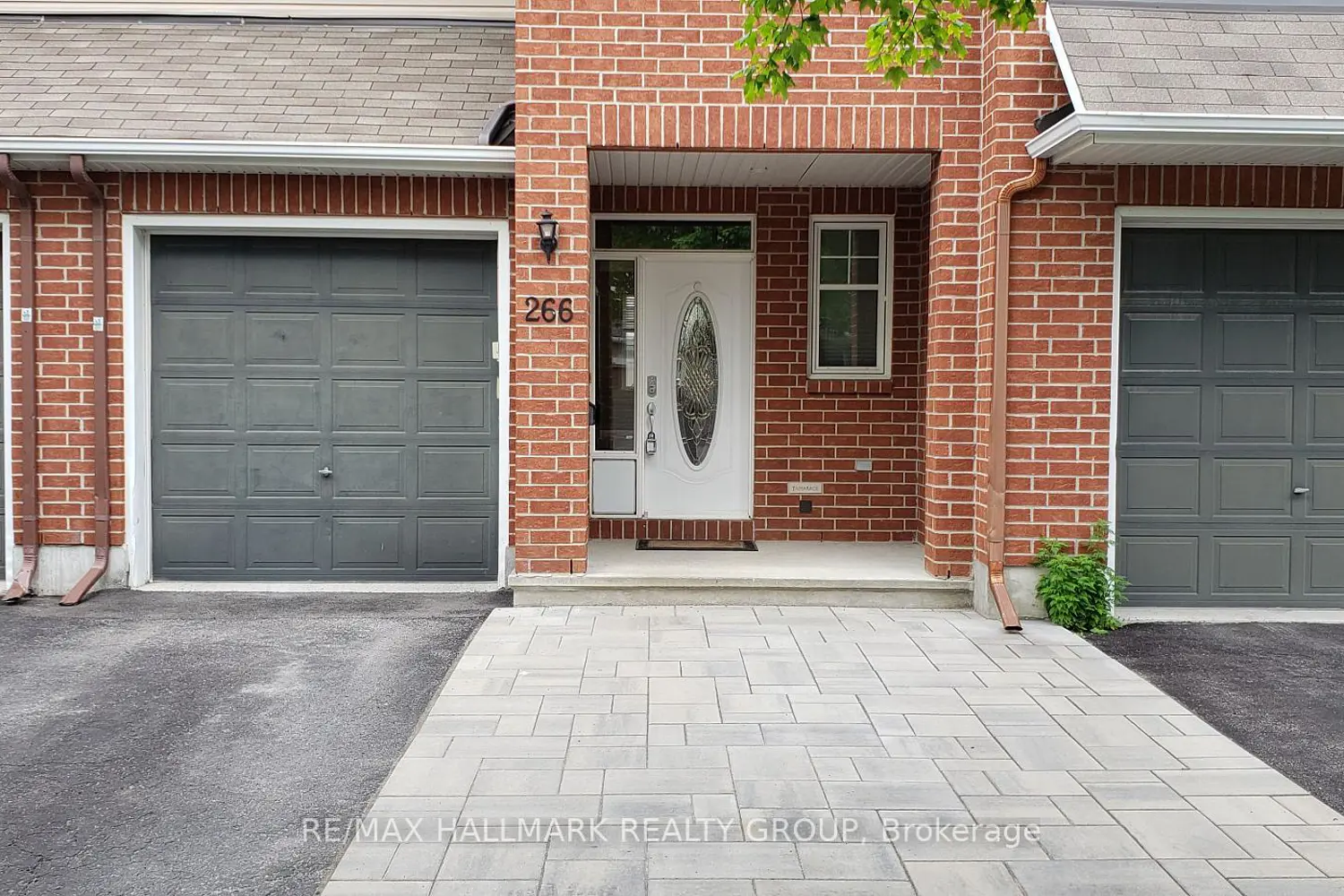 266 Horseshoe Crescent photo 2