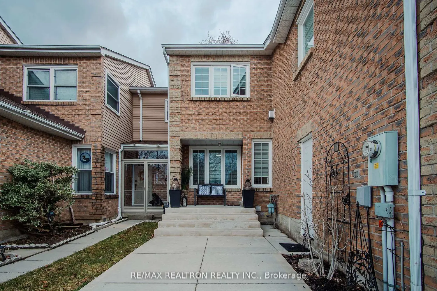 1039 Rowntree Crescent