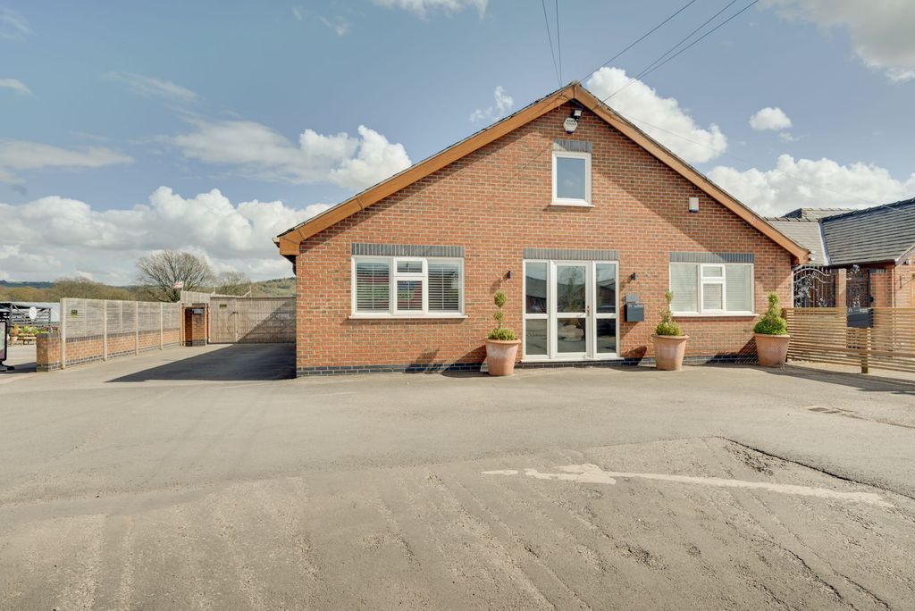 4 bed semi-detached house to rent71 Moss Road, Astbury CW12