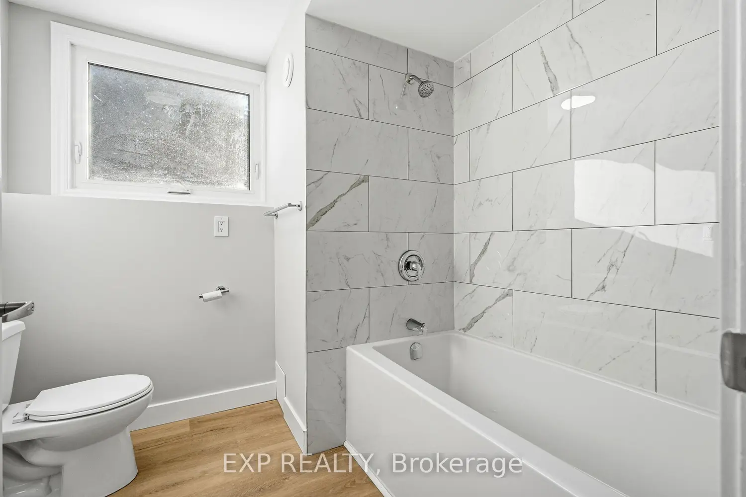 2158 Fillmore Crescent photo 5