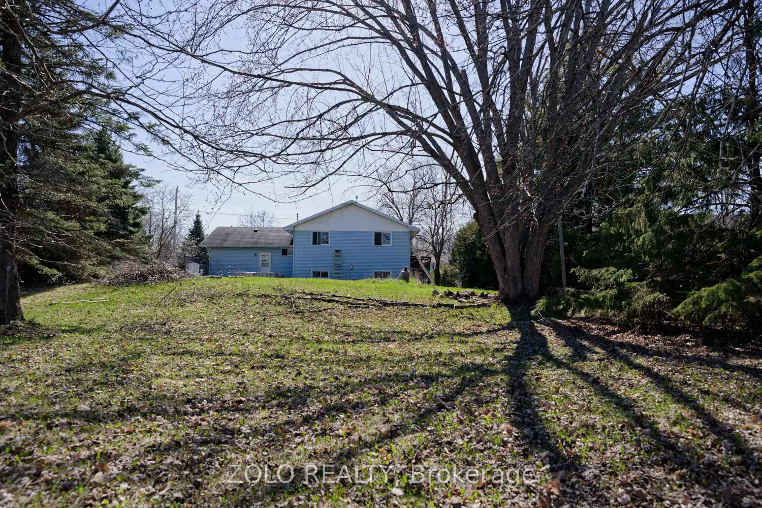 4075 Lafortune Drive photo 3