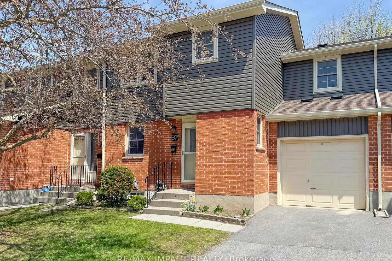 Additional image 2 of 19 Macpherson Avenue 37