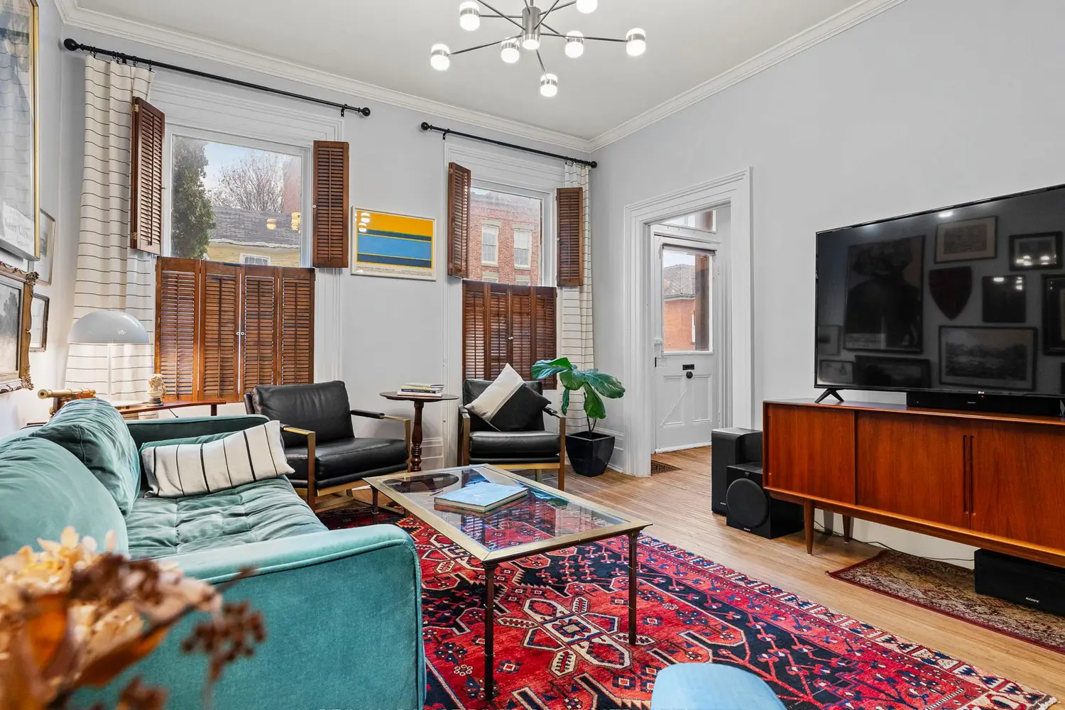 141 Walton Street photo 2