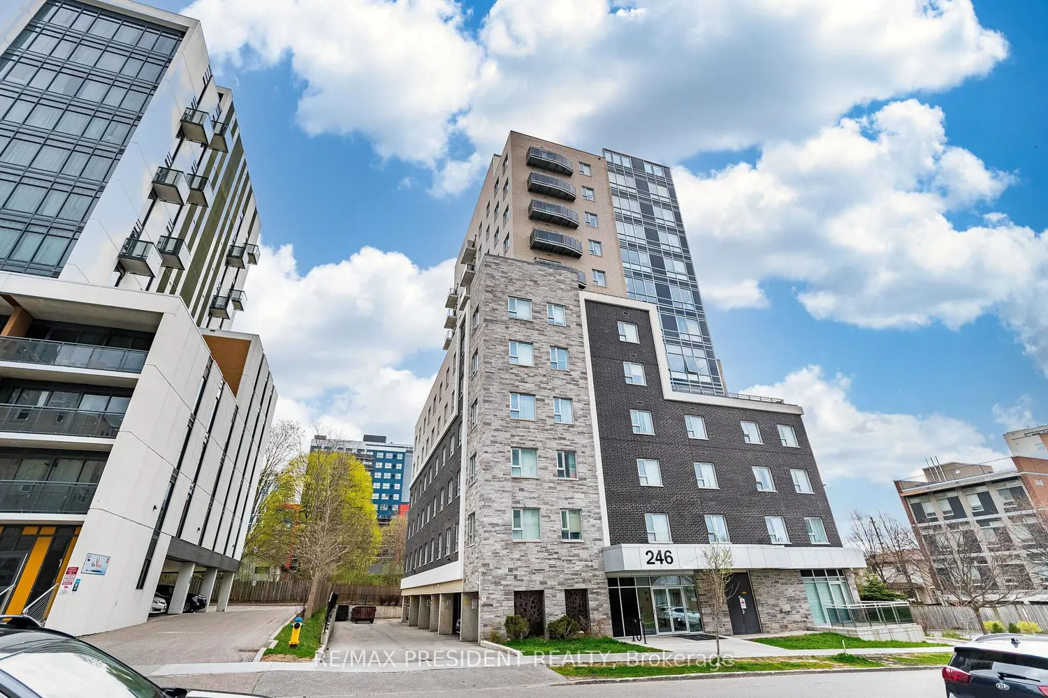 246 Lester Street 907