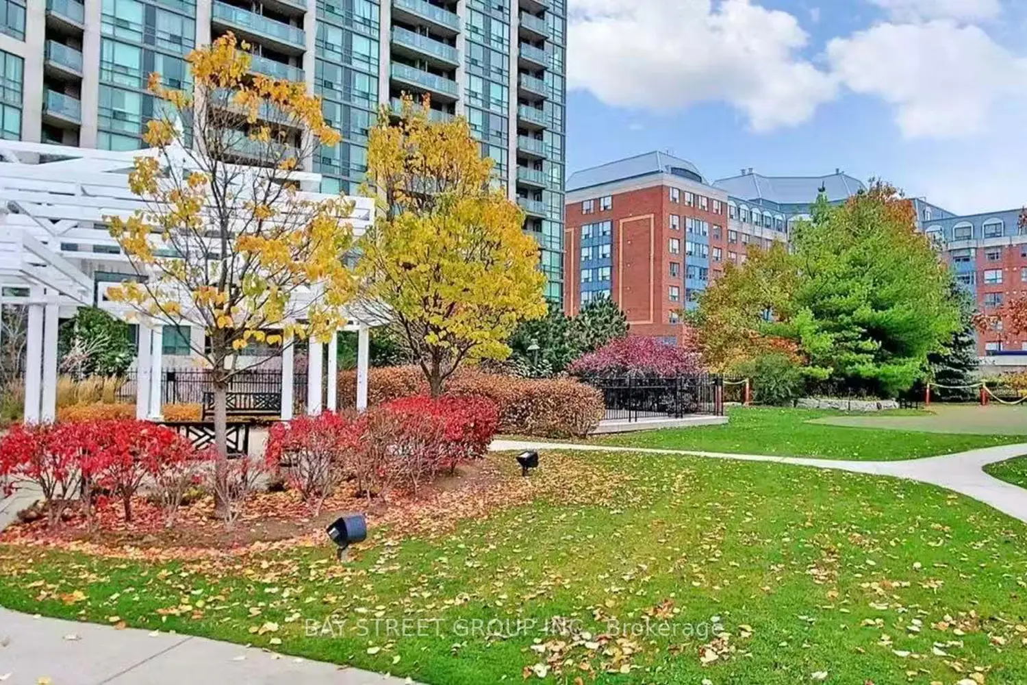 88 Grangeway Avenue 2703
