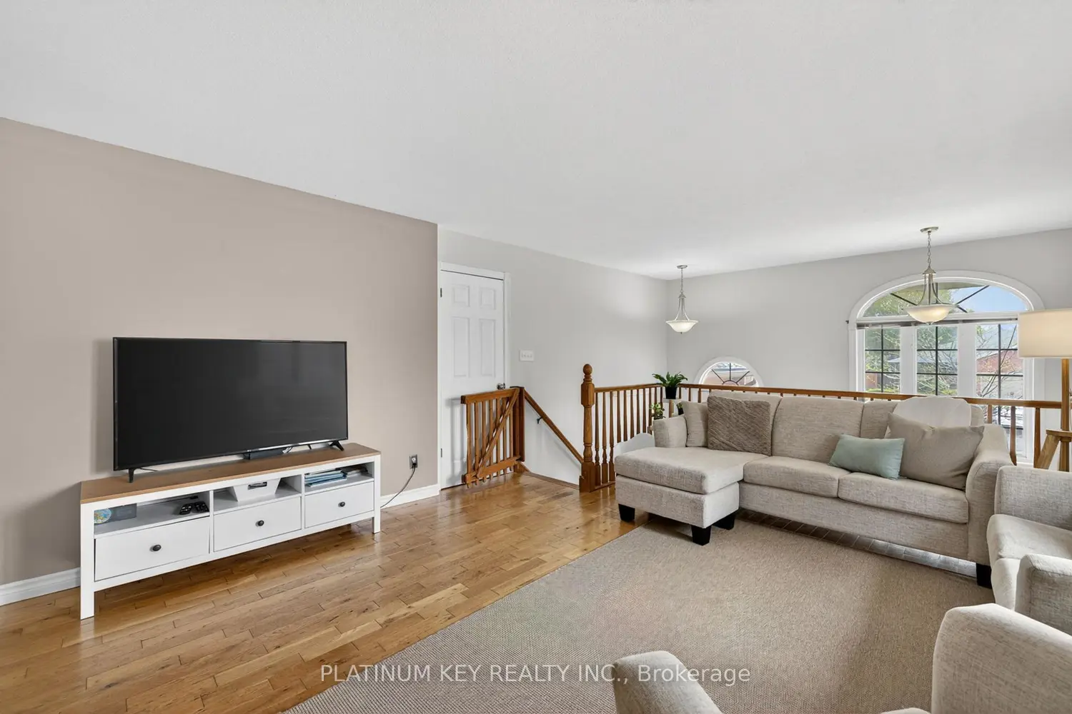 6 Juniper Crescent photo 2