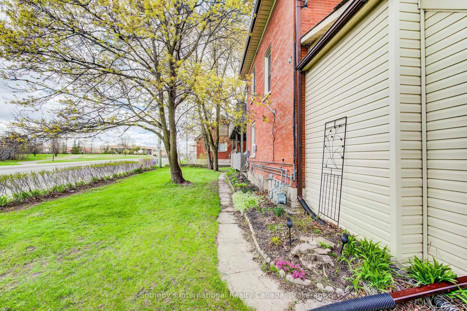 Additional image 18 of 306 Guelph Street