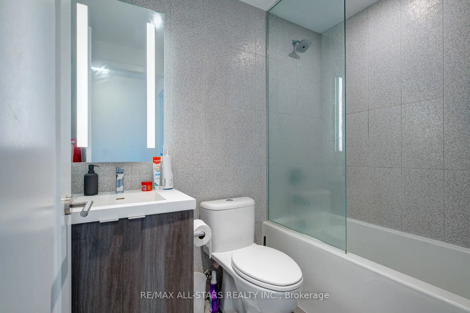 Additional image 10 of 575 Bloor Street 2302