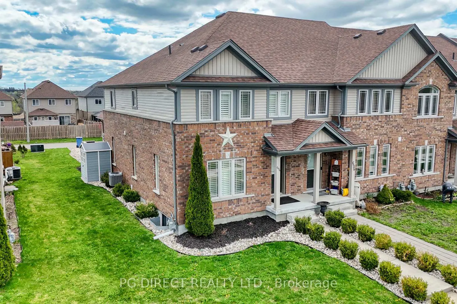 694 Victoria Road photo 2