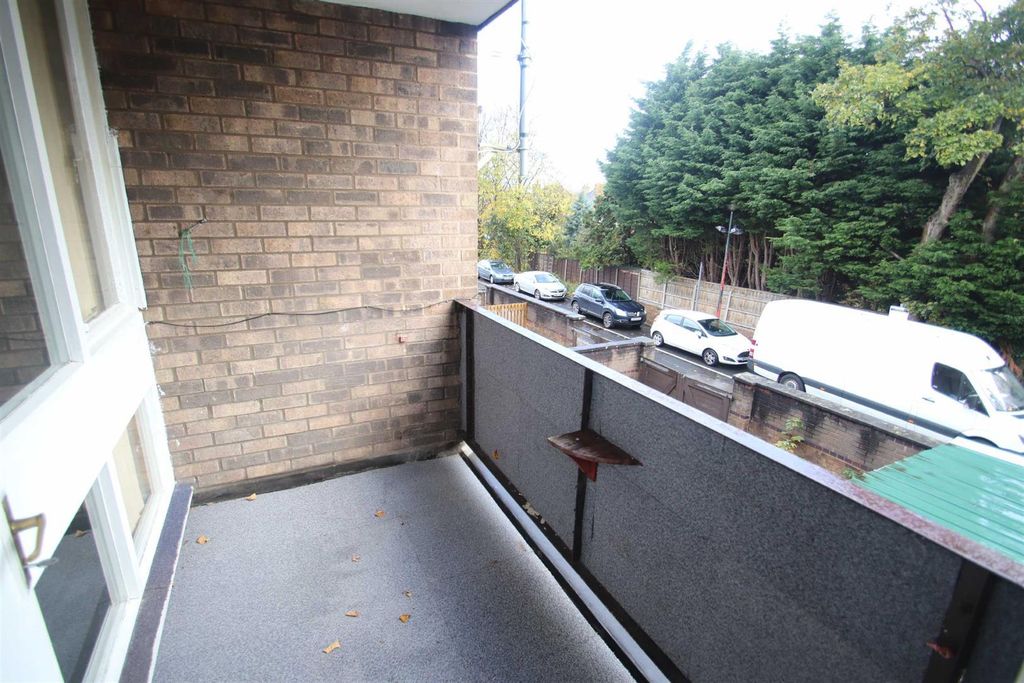 Additional image 3 of 2 bed flat to rentThe Paddock, Handforth, Cheshire SK9
