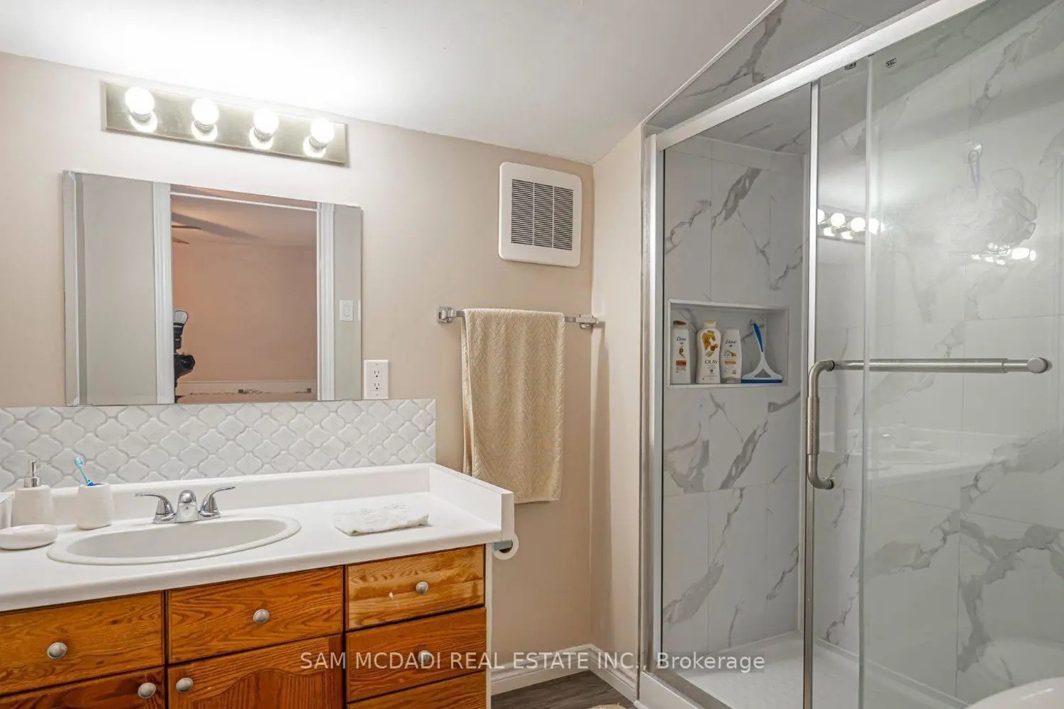 1109 Bayfield Street photo 5
