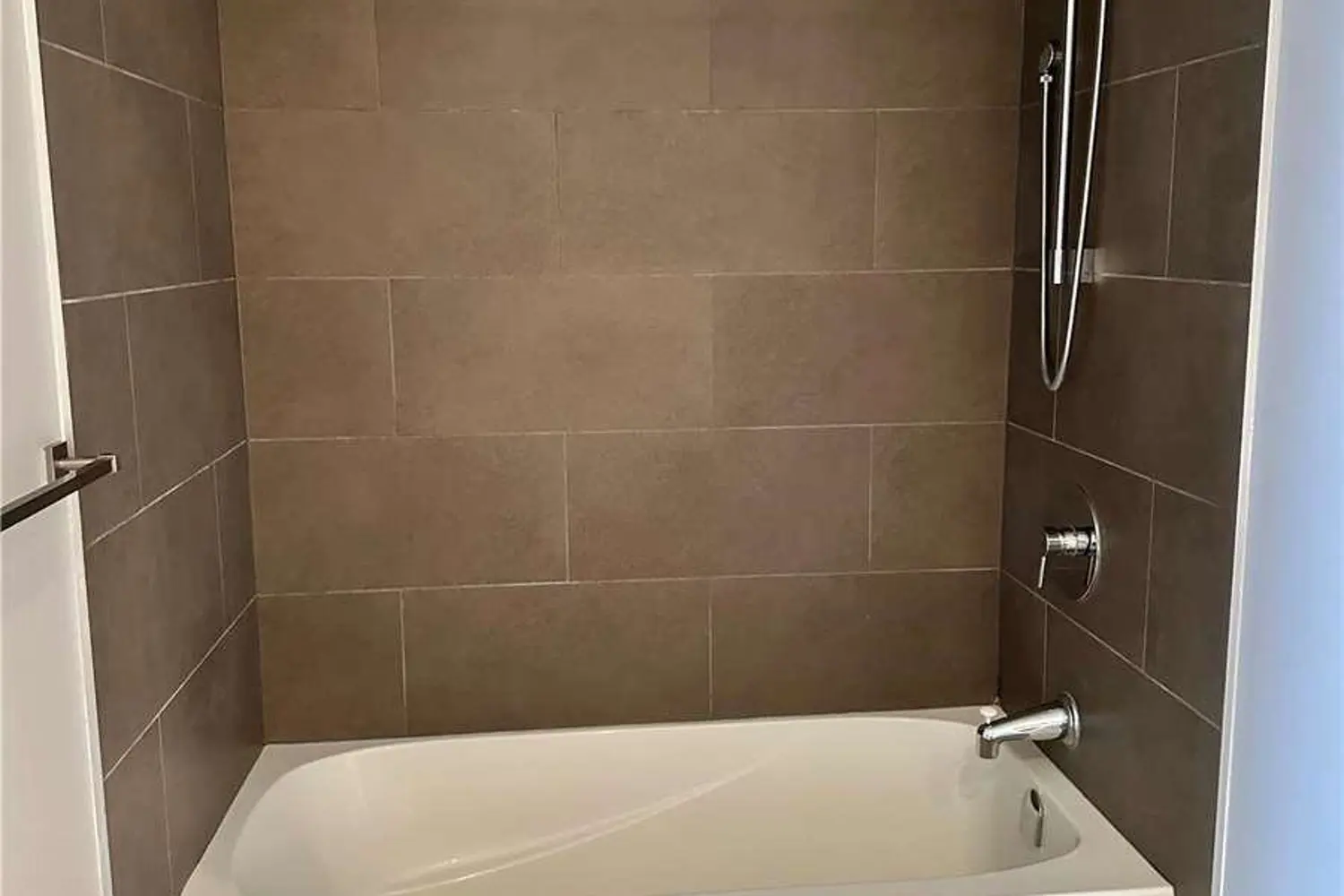 Additional image 17 of 159 Dundas Street 4201
