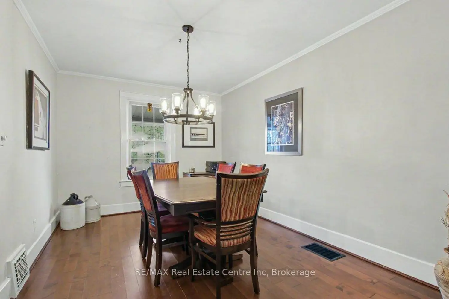 598 Woolwich Street photo 4
