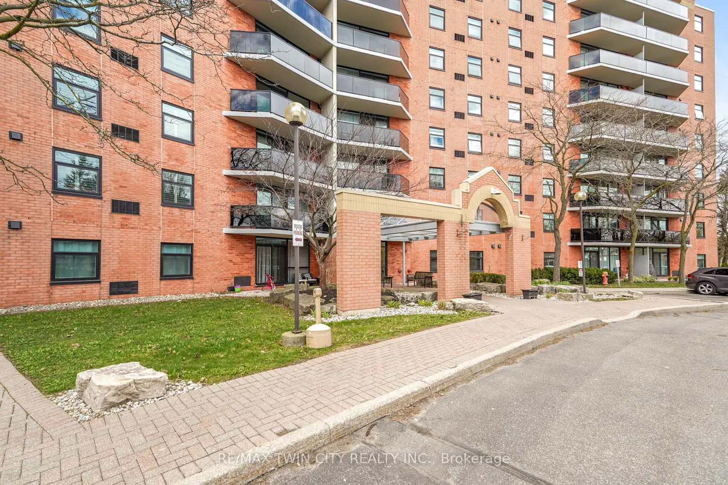 Additional image 3 of 9 Bonheur Court 207