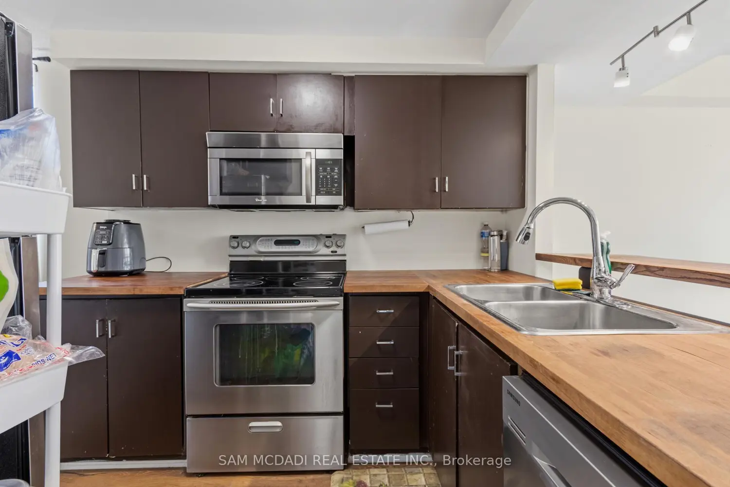 Additional image 9 of 400 York Boulevard 201