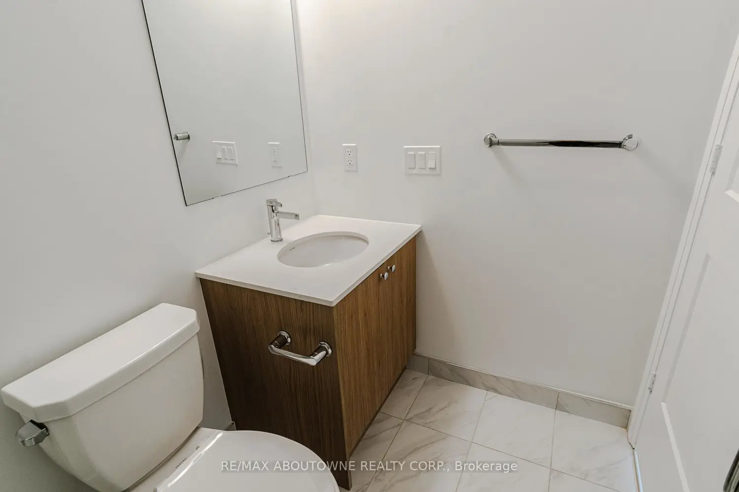 Additional image 13 of 50 George Butchart Drive 814