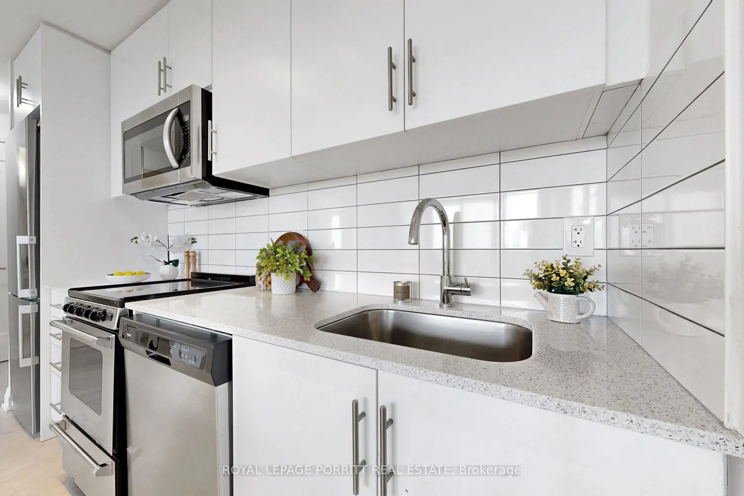 Additional image 6 of 509 Dundas Street 604