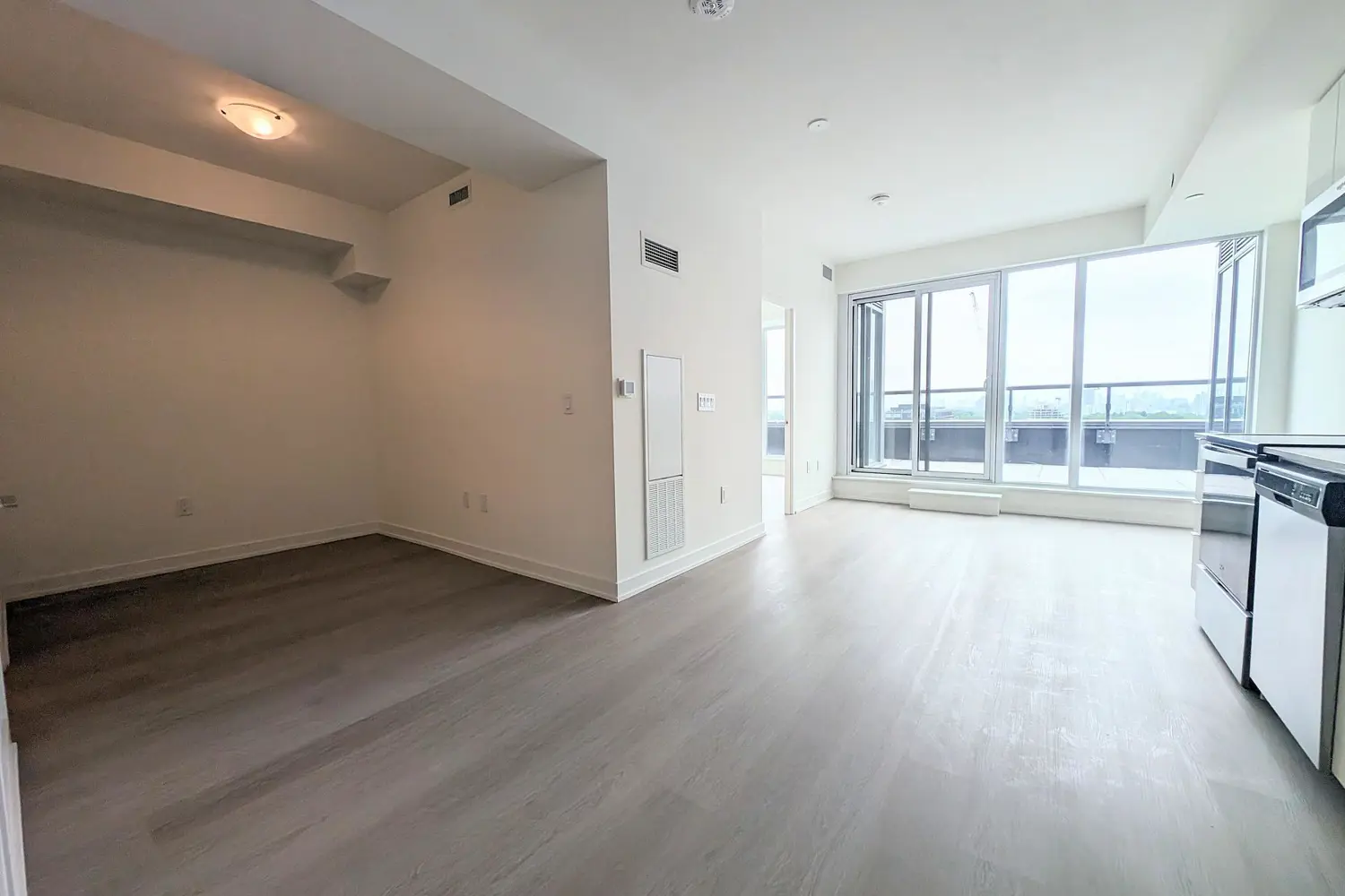 Additional image 4 of 859 The Queensway 910