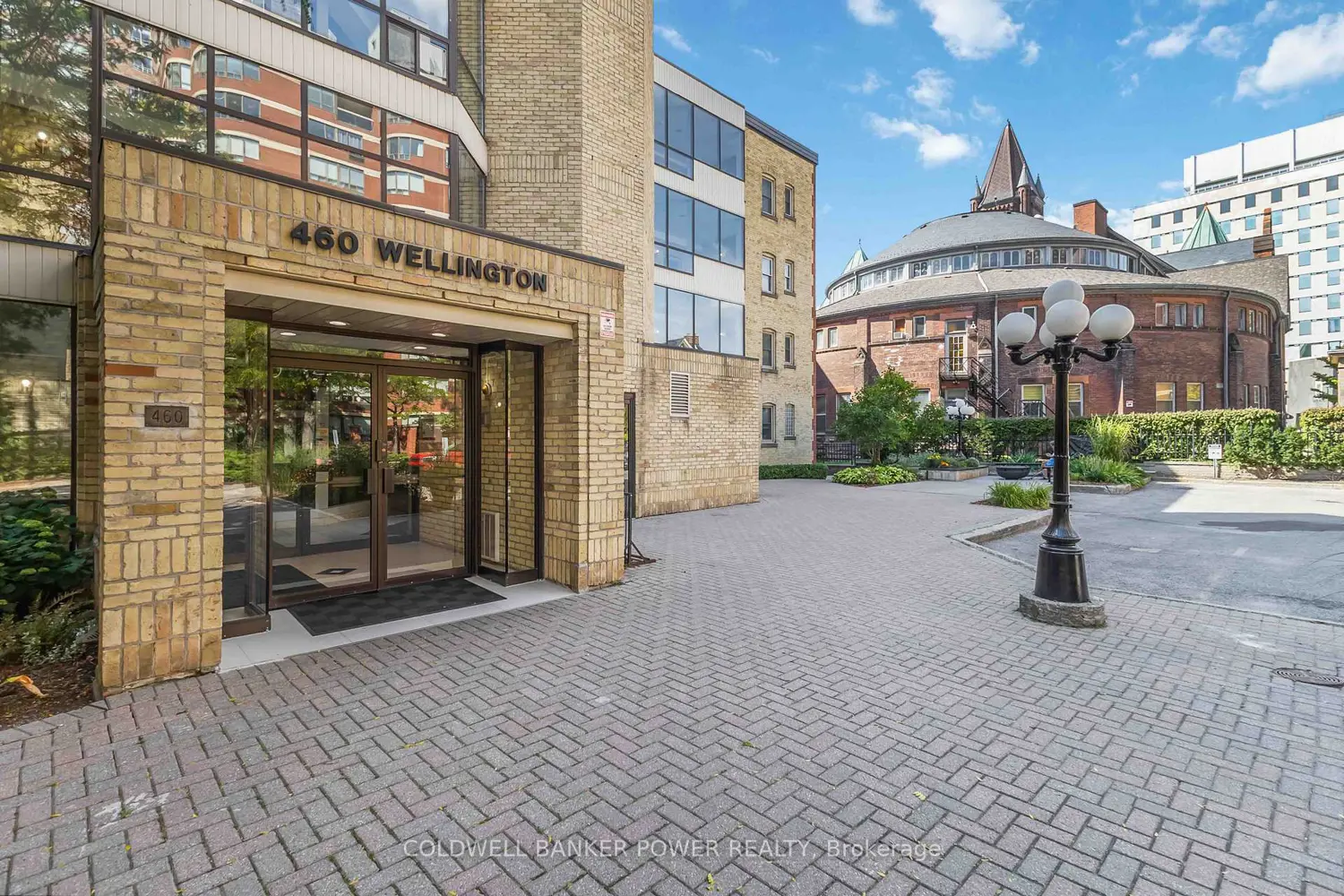 460 Wellington Street 308