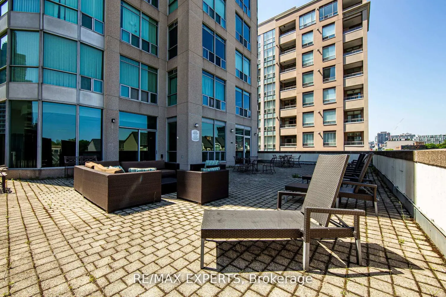 Additional image 20 of 942 Yonge Street 1006