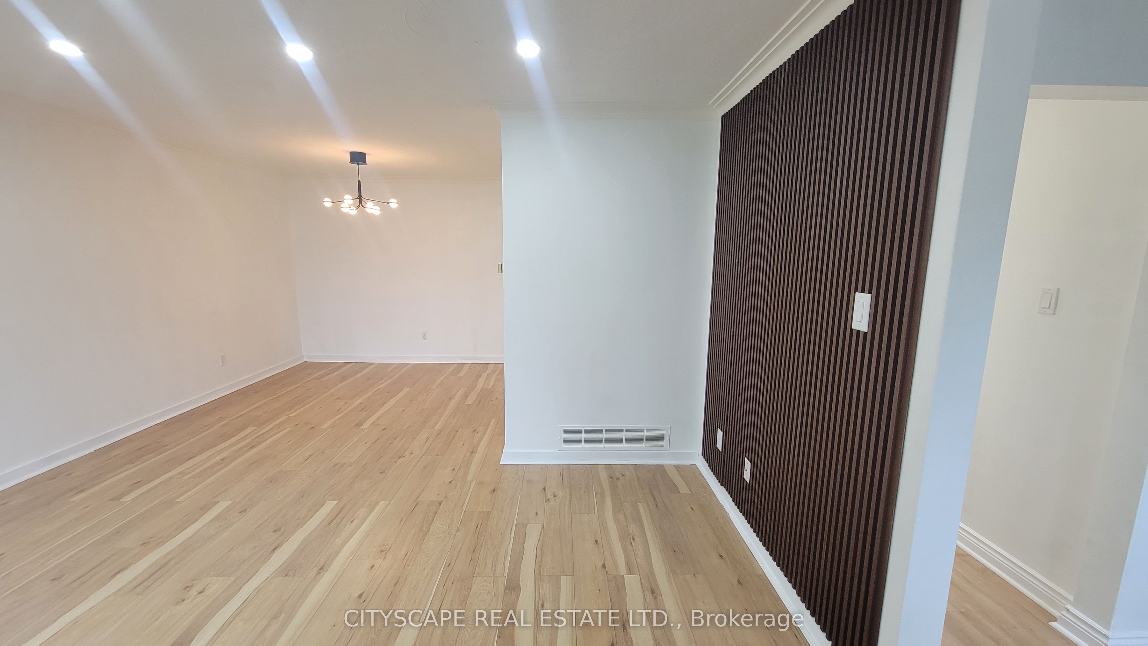 Additional image 4 of 3450 Ellengale Drive, Mississauga, ON, L5C 1Z7