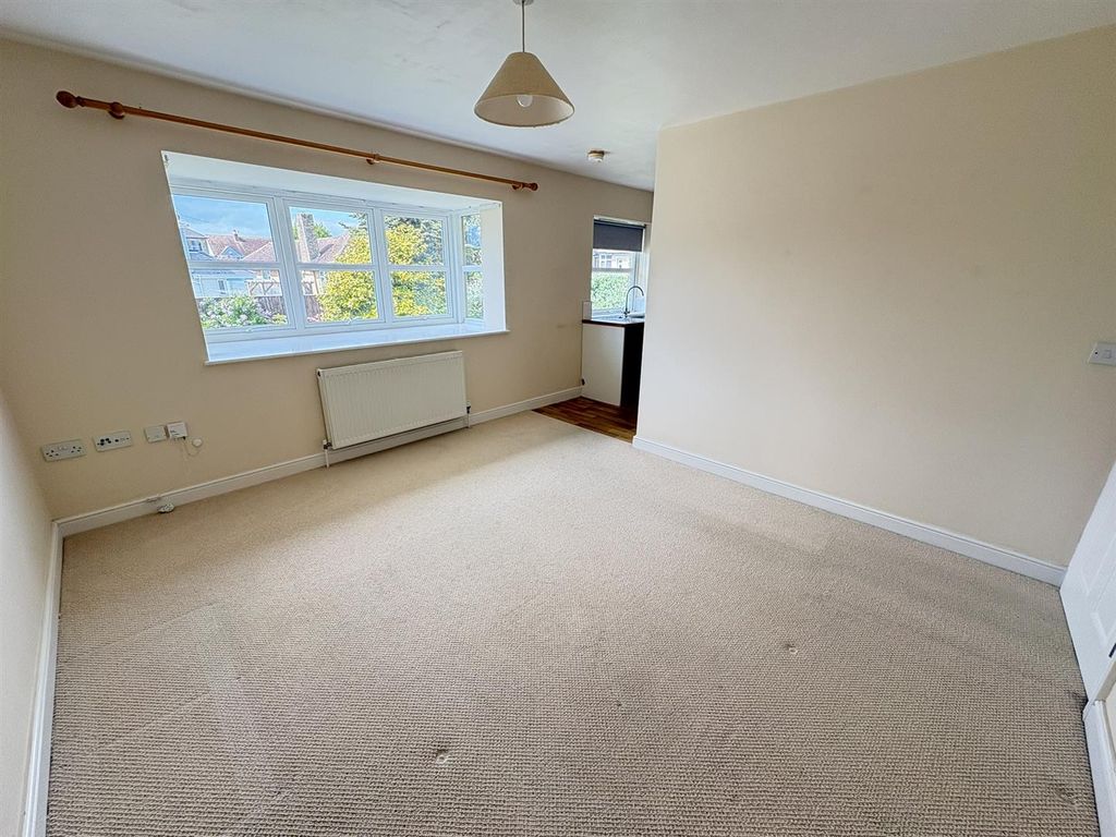 Additional image 2 of 2 bed flat to rentBroadway, Sandown PO36