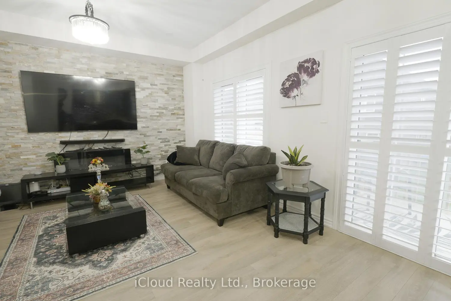8 Whitton Drive photo 4