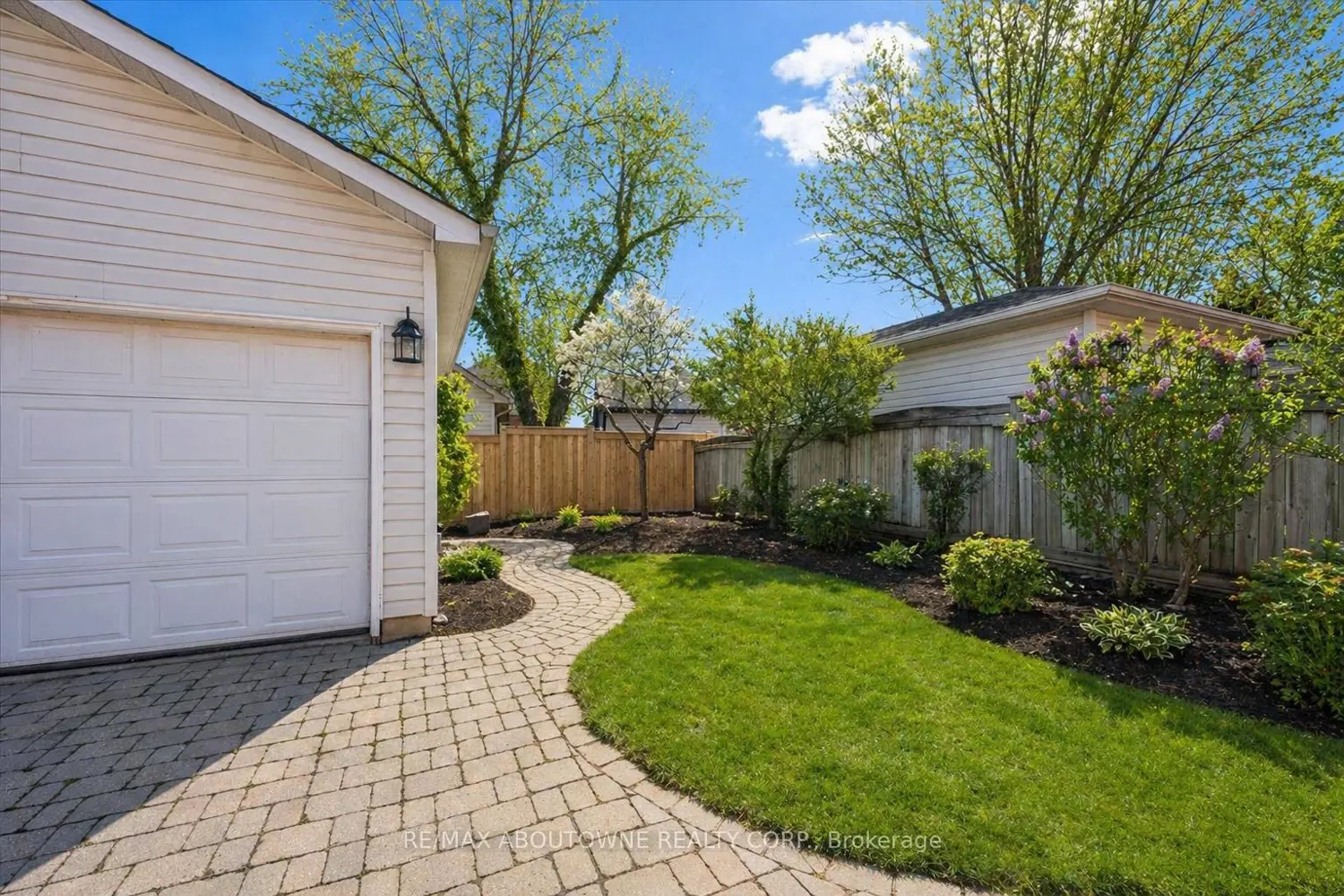 Additional image 2 of 2484 Capilano Crescent