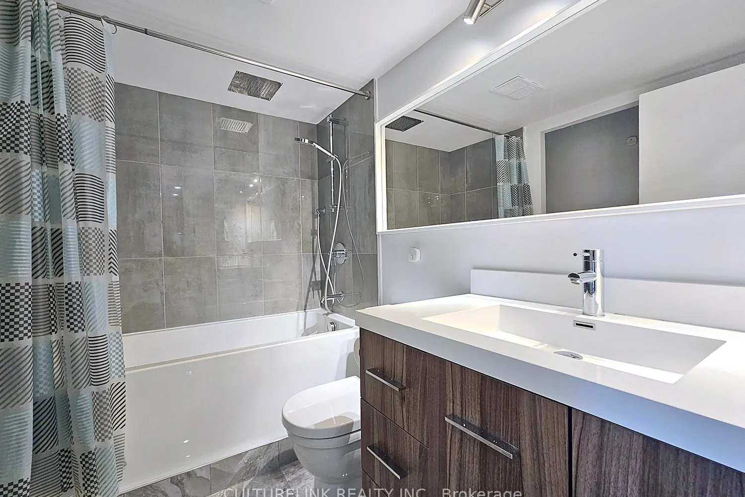 Additional image 12 of 33 Harbour Square 1019