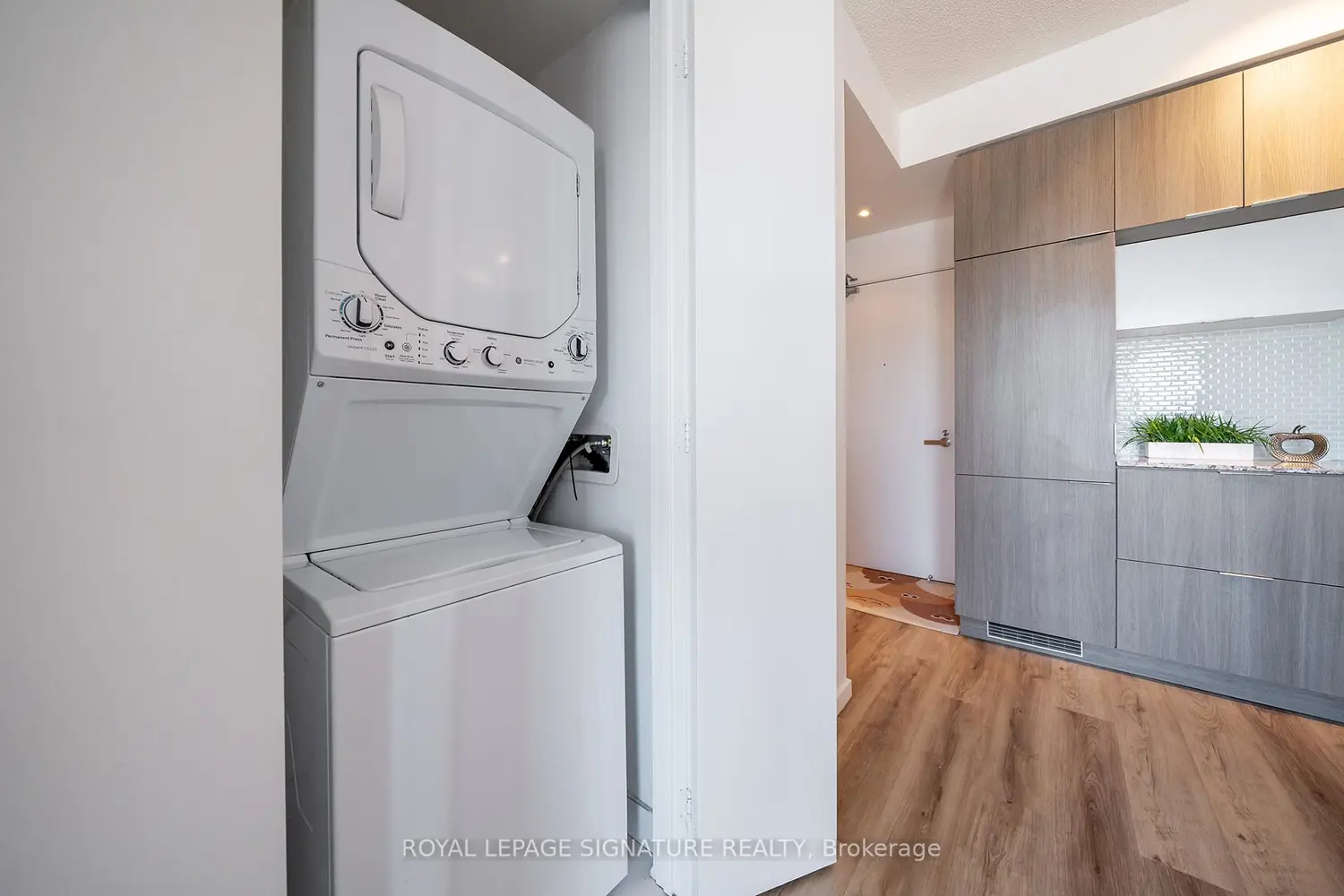 Additional image 10 of 159 Dundas Street 2707