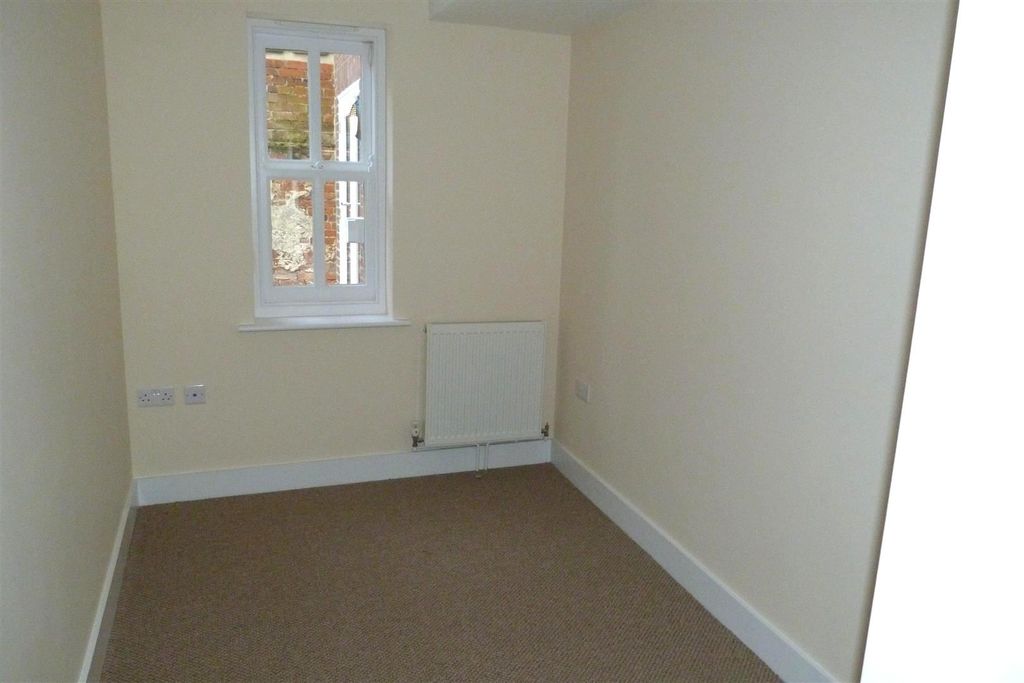 Additional image 7 of 2 bed flat to rentLugley Street, Newport PO30
