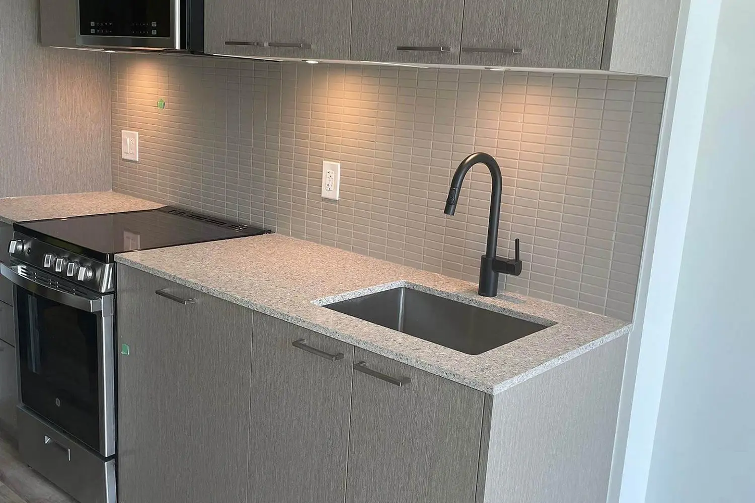 Additional image 6 of 1808 St Clair Avenue 1005