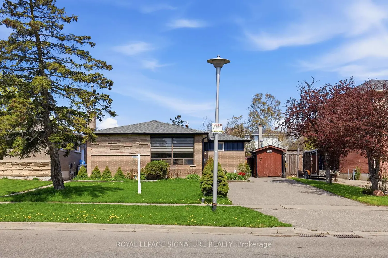 216 Folkstone Crescent