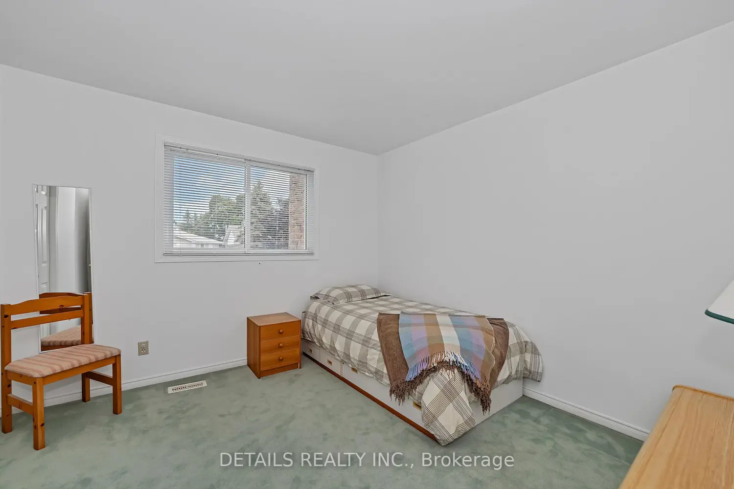 Additional image 11 of 1020 Ambleside Crescent