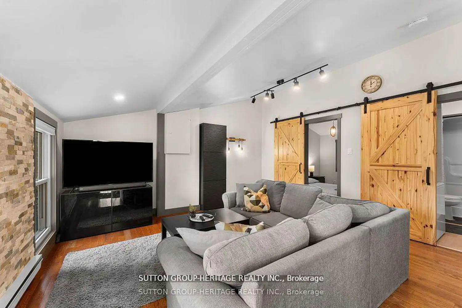682 North Shore Drive photo 2